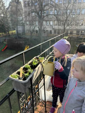 Březen 2026